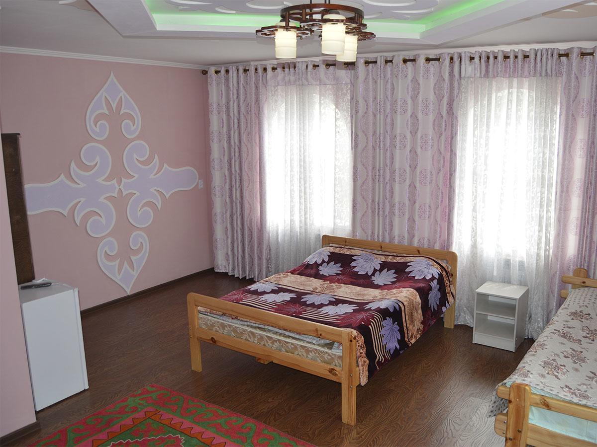 Flamingo Hotel Karakol Exterior photo